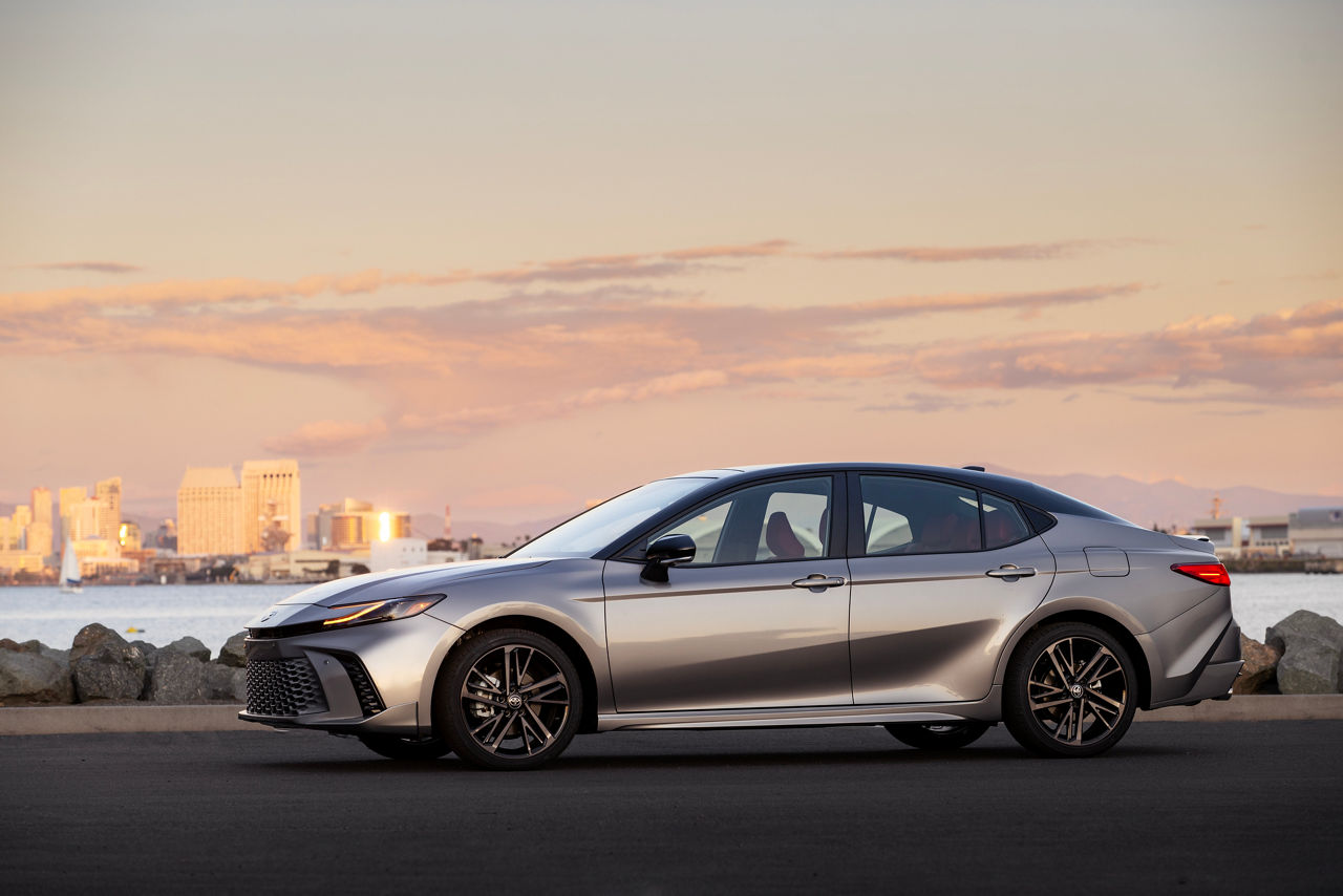2025 Camry XSE AWD HeavyMetalBlackRoof 007